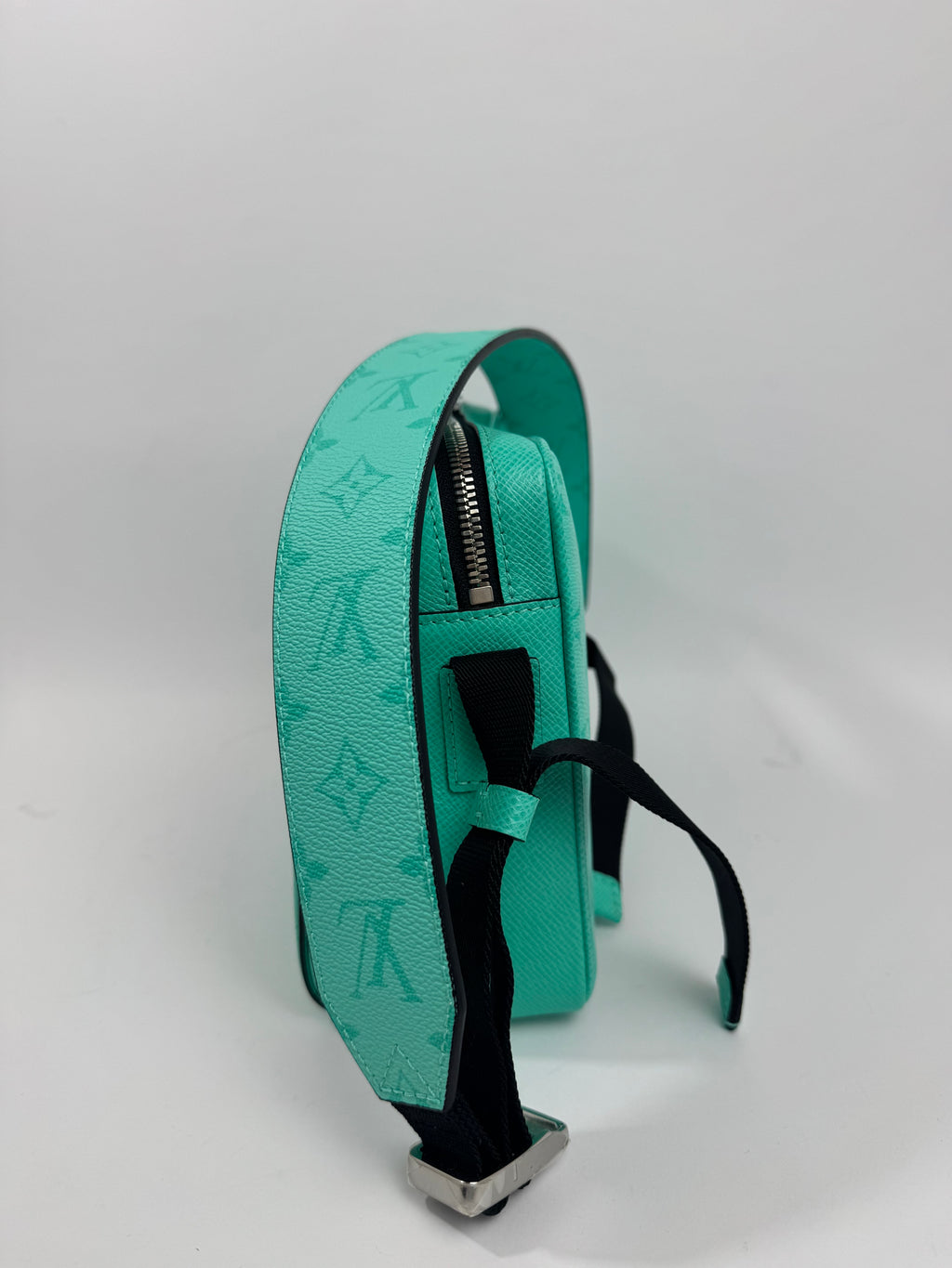 Louis Vuitton outdoor Messenger