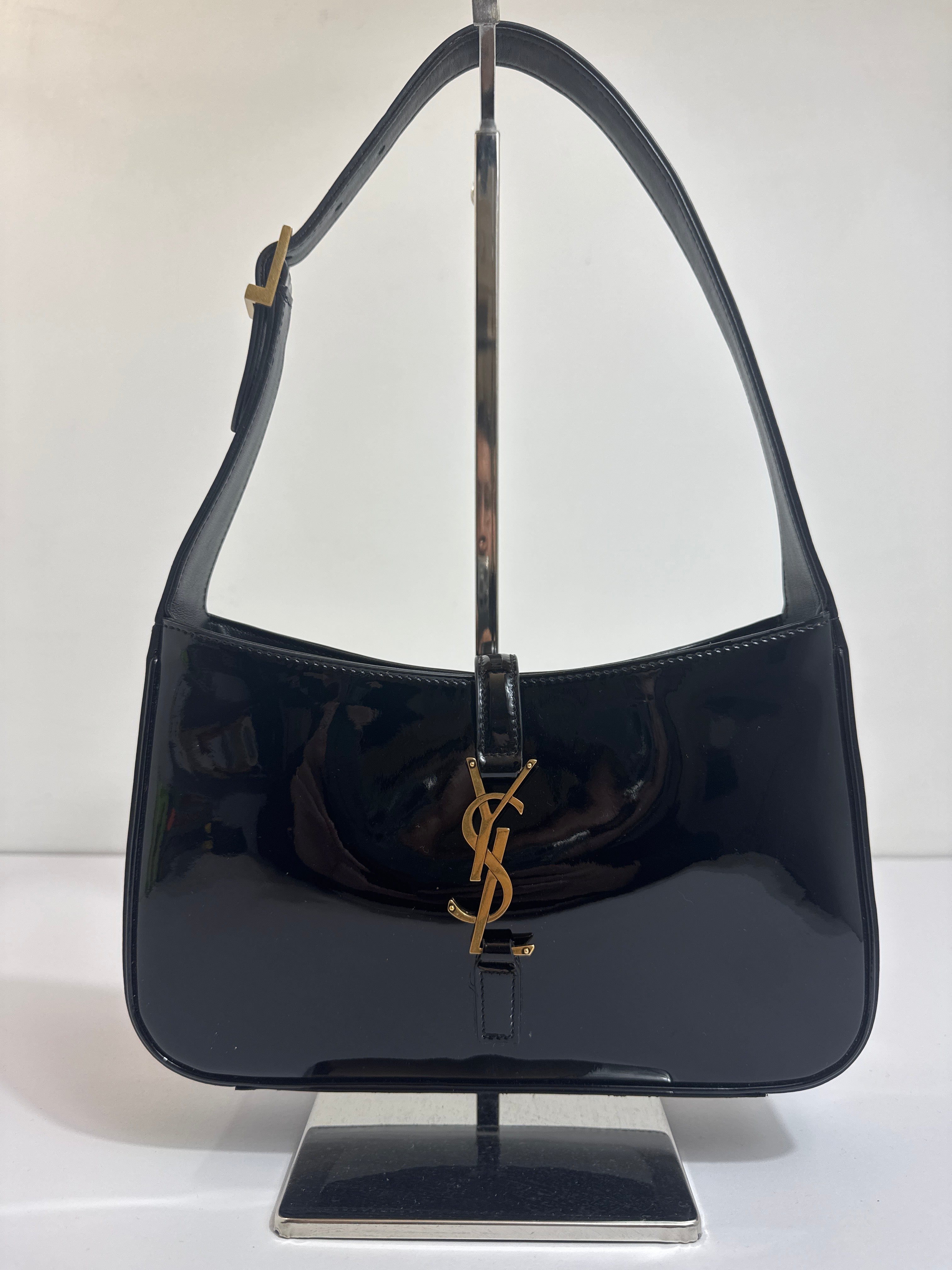 Saint laurent le 5 A 7