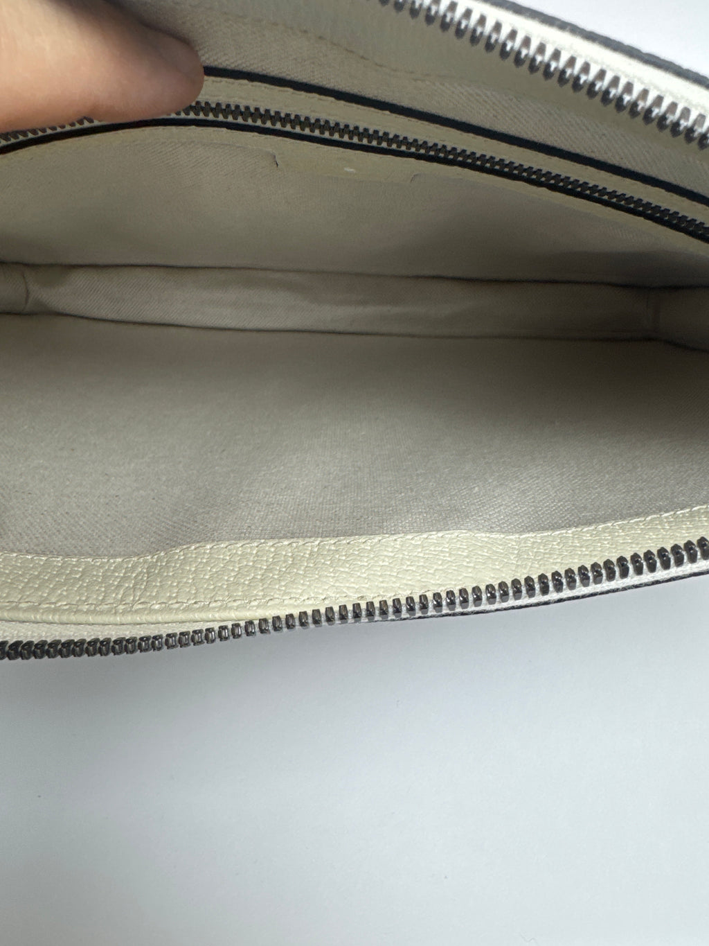 Bucci clutch ophidia
