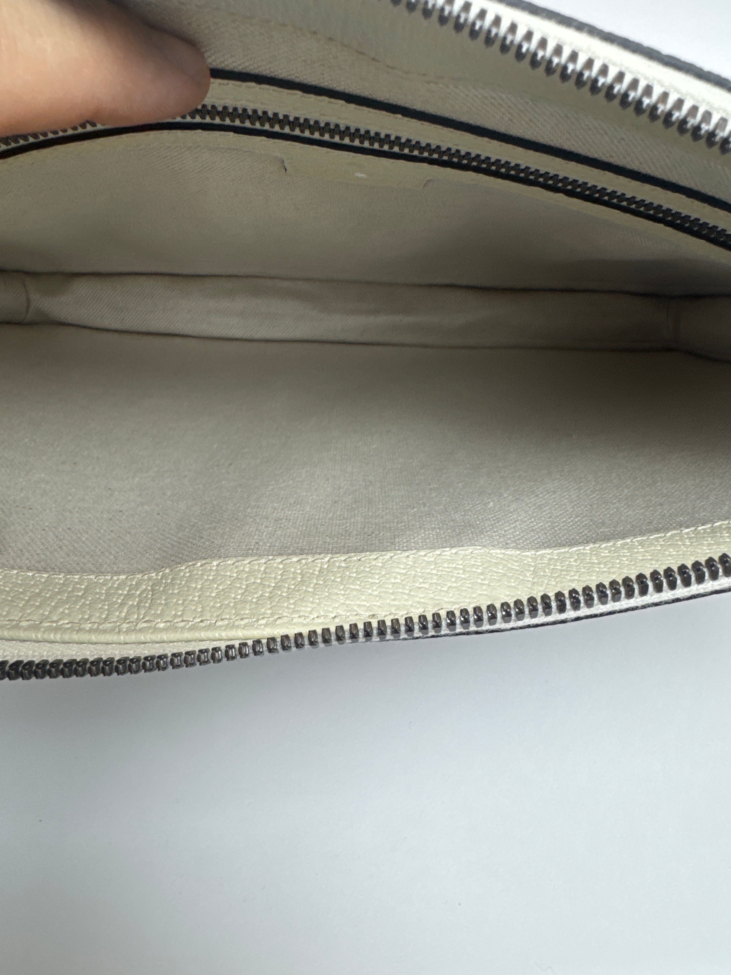 Bucci clutch ophidia