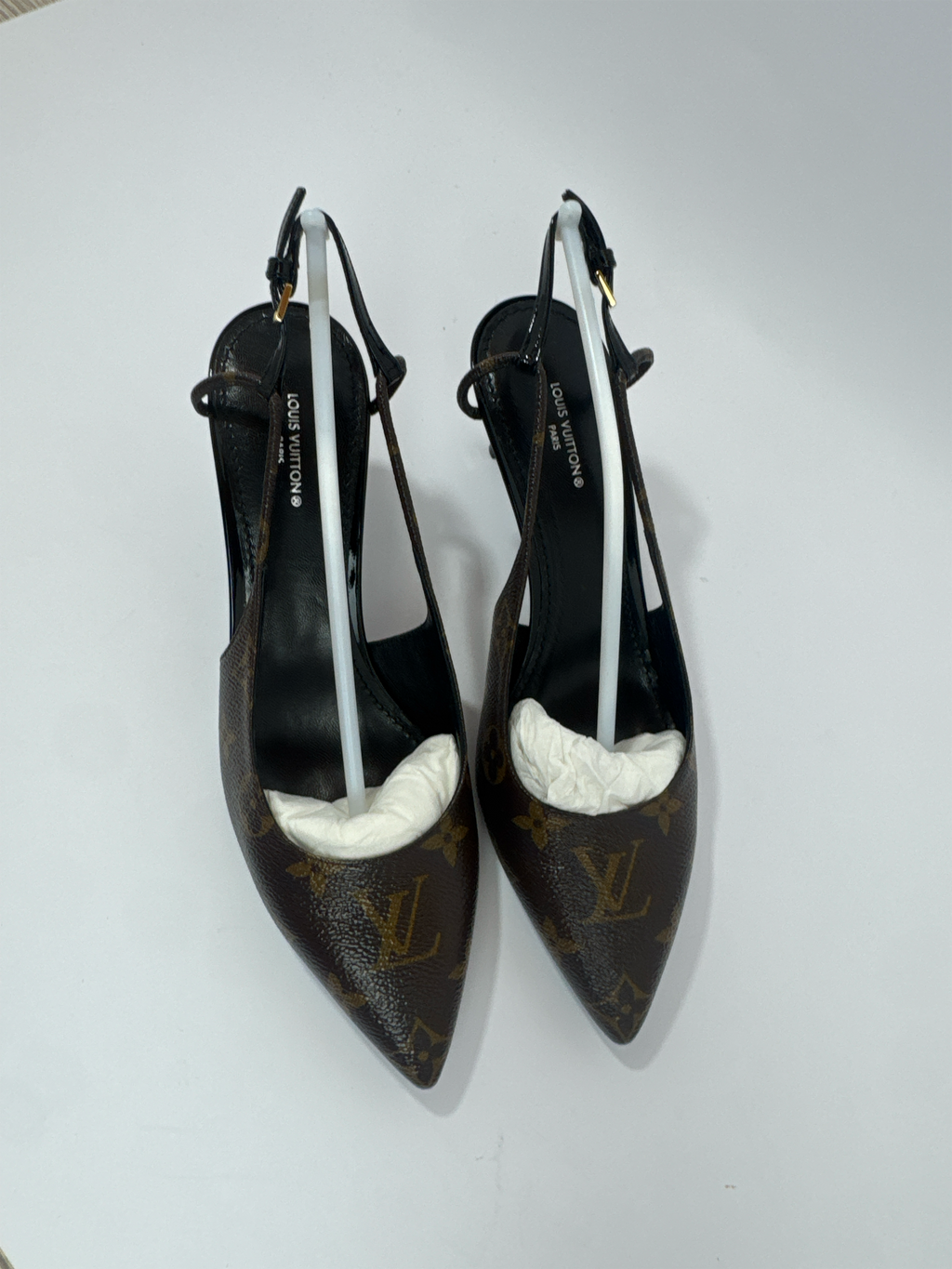 VDS 2 HAND brown coated canvas Louis Vuitton monogram slingback heels with pointed toe and stiletto heel.