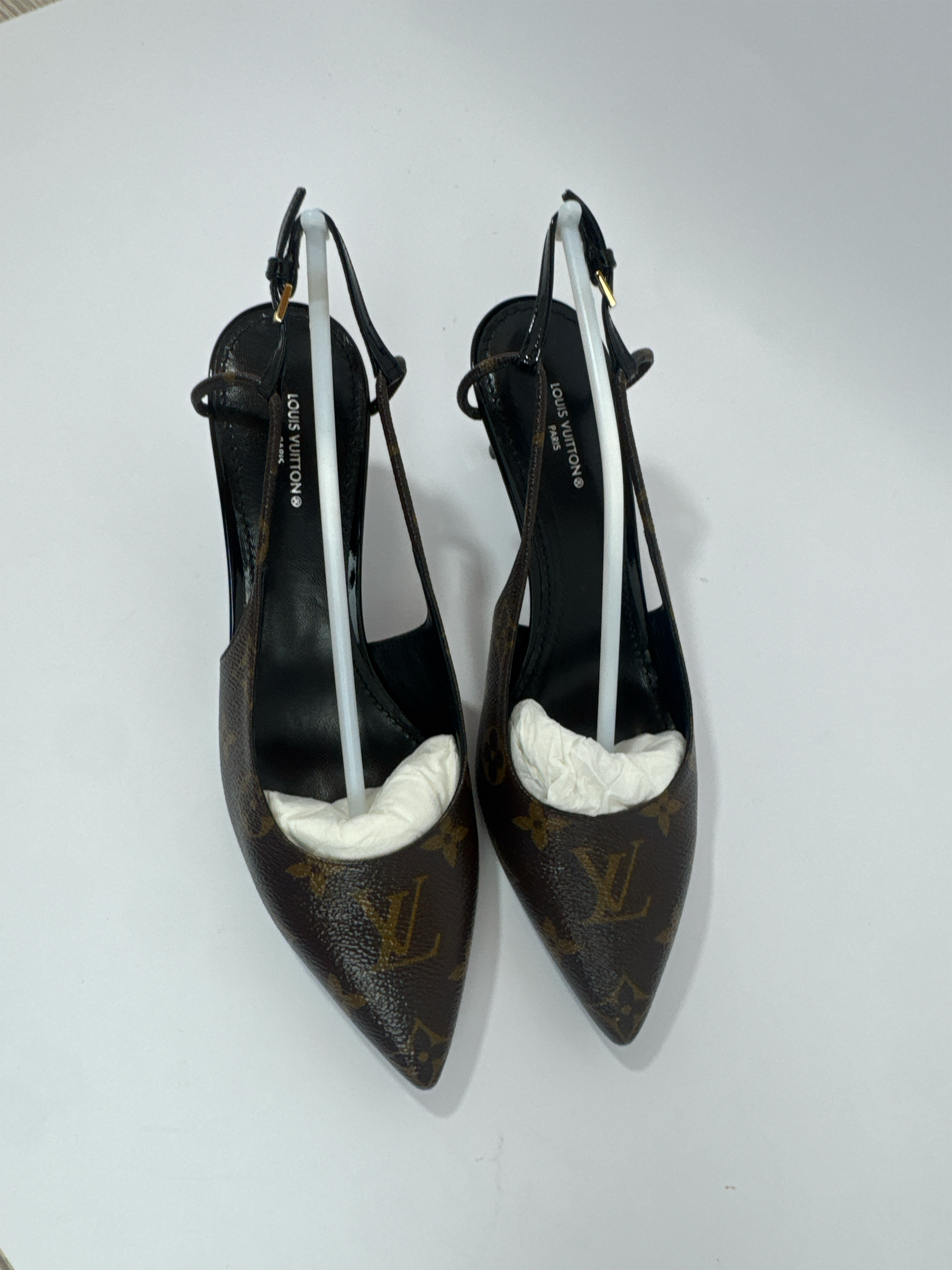 VDS 2 HAND brown coated canvas Louis Vuitton monogram slingback heels with pointed toe and stiletto heel.