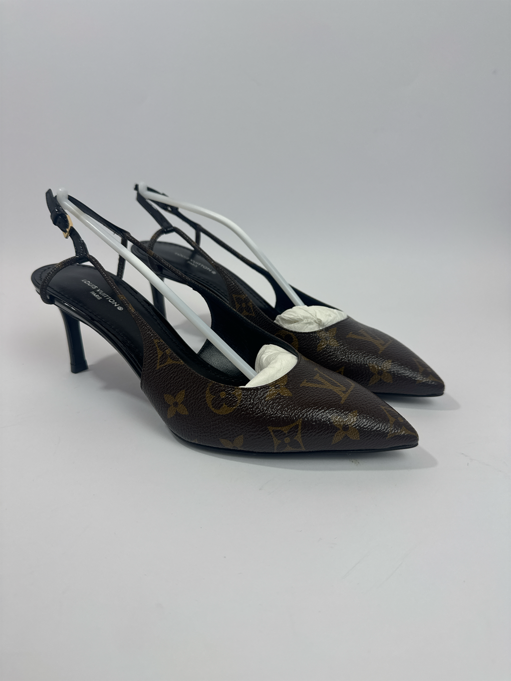 VDS 2 HAND brown coated canvas Louis Vuitton monogram slingback heels with pointed toe and stiletto heel.